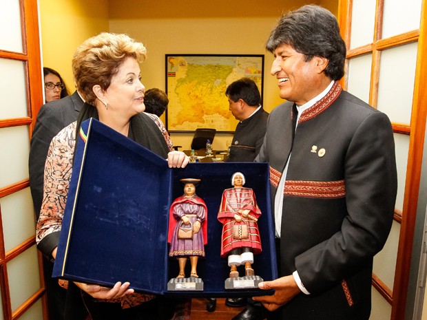A presidente Dilma Rousseff após encontro bilateral com o presidente da Bolívia, Evo Morales, em Paramaribo, no Suriname (Foto: Roberto Stuckert Filho/PR)