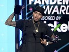 Chris Brown é acusado de roubar boné de um fã, diz site