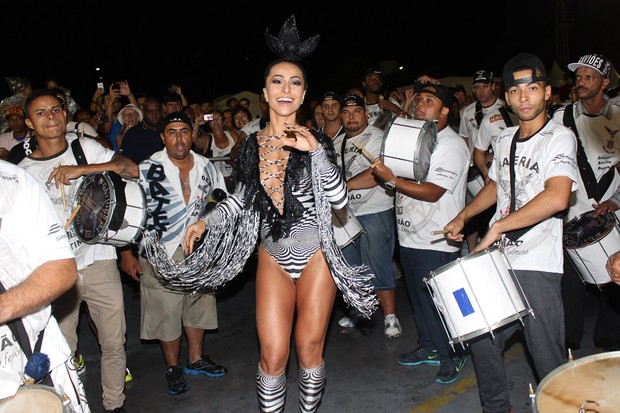 Sabrina Sato no último ensaio técnico antes do carnaval 2014 (Foto: Celso Tavares/ EGO)