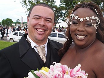 Noivos Daiane Jamile e Marcelo Menezes que participaram do casamento coletivo em Brasília (Foto: Ricardo Moreira / G1)