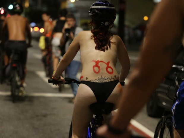 Ciclistas fazem 'peladada' em SP (Foto: Gabriela Biló/Futura Press/Estadão Conteúdo)