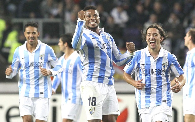 Eliseu comemora gol do Málaga contra o Anderlecht  (Foto: Agência EFE)
