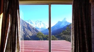 Todos os quartos têm vista para o Everest (Foto: Reprodução/Youtube/himalayakanko)