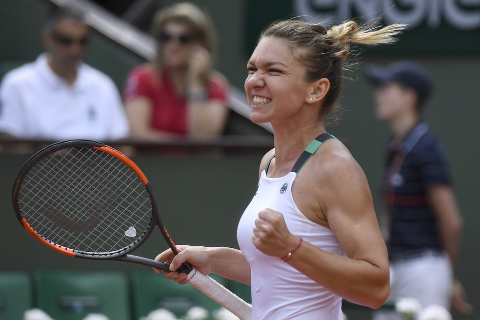 Simona Halep vibra em grande atuação contra Carla Suárez Navarro em Roland Garros (Foto: FRANCOIS XAVIER MARIT / AFP)