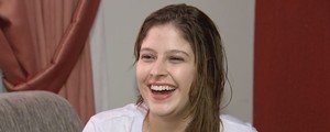 Jovem que retirou 23 tumores arrecada suficiente para tratamento (Reprodução/TV TEM)