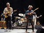 Los Hermanos promove karaokê coletivo em show de retorno ao Rio Los Hermanos promove karaokê coletivo em show de retorno ao Rio