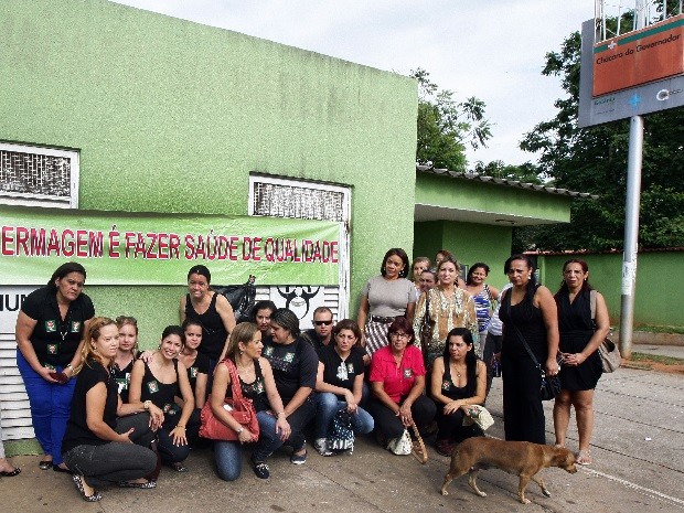 Enfermeiros paralisam atendimento na rede de saúde em Goiânia, Goiás (Foto: Zuhair Mohamad/O Popular)