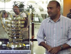 Taça da Copa do Nordeste passa por Campina Grande e recebe visita de William Simões (presidente do Campinense) (Foto: Silas Batista / Globoesporte.com/pb)