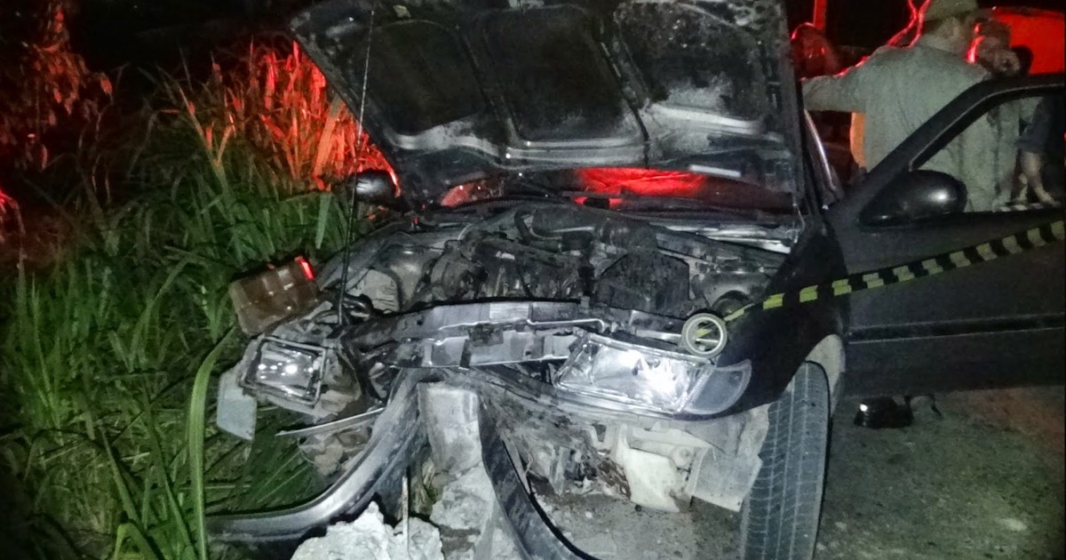 Carro bate em mureta de ponte e homem morre em Teresópolis, no ... - Globo.com