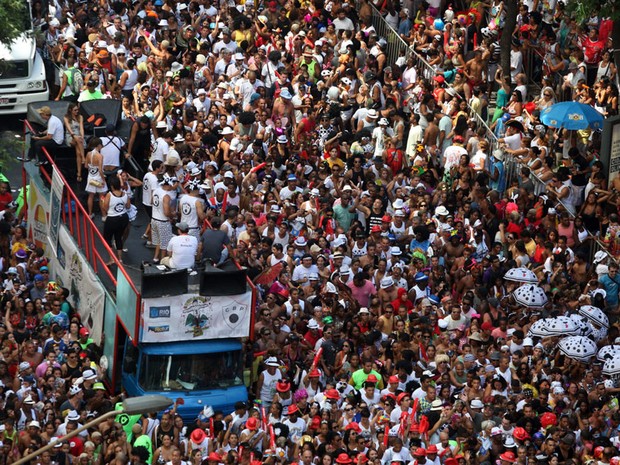 Carro de som anima o Cordão da Bola Preta neste sábado (18) no Rio de Janeiro. (Foto: Fabio Motta / Agência Estado)