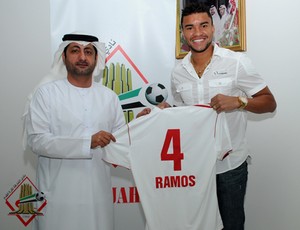 Maurício Ramos é apresentado no Sharjah FC (Foto: Divulgação/Site oficial)