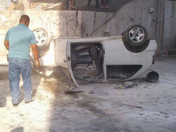 G1 Carro despenca de viaduto e deixa feridos em São Gonçalo RJ