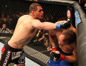Cigano e Cain Velasquez , UFC 155 (Foto: Getty Images)