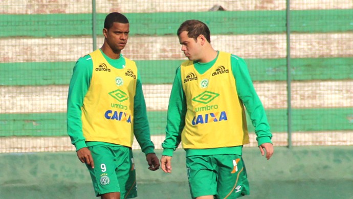 Bruno Rangel e Tiago Luis  (Foto: Cleberson Silva/Chapecoense)