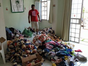 Doações são separadas para entregar a moradores (Foto: Divulgação/ Mais Amor, Por Favor)