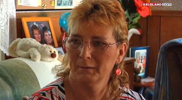 Tina, mãe de Becky, arrecadou dinheiro para ver execução de assassino da filha (Foto: Reprodução)