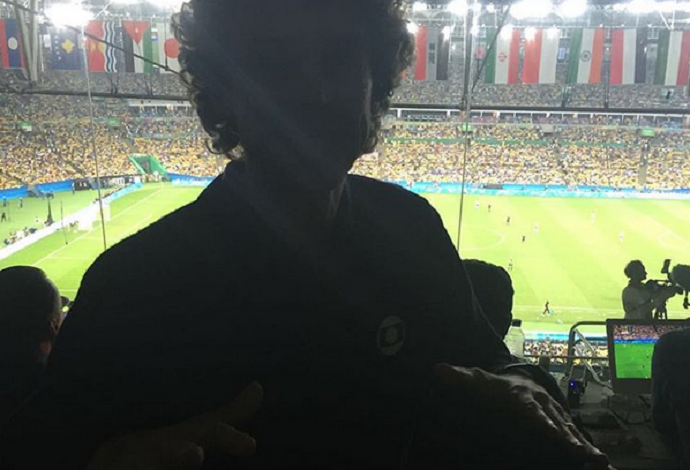Guga nervoso no Maracanã, vendo o jogo do Brasil (Foto: Reprodução / Instagram)
