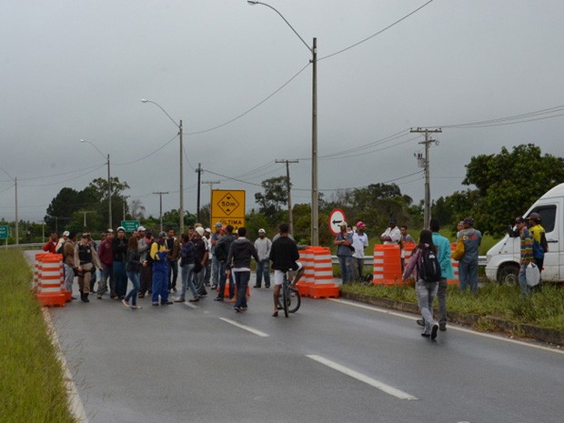 protesto na br; bahia (Foto: Anderson Oliveira / Blog do Anderson)