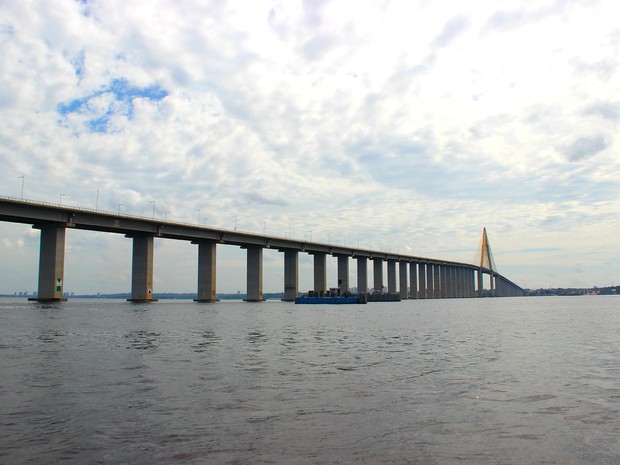 Ponte Rio Negro está localizada na Zona Oeste de Manaus e liga a capital a municípios como Iranduba, Manacapuru e Novo Airão (Foto: Adneison Severiano/G1 AM)