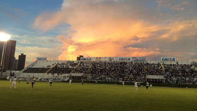 Estádio Frasqueirão (Foto: Augusto Gomes/GloboEsporte.com)