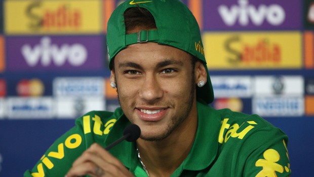 Neymar na coletiva da Seleção (Foto: Mowa Press)