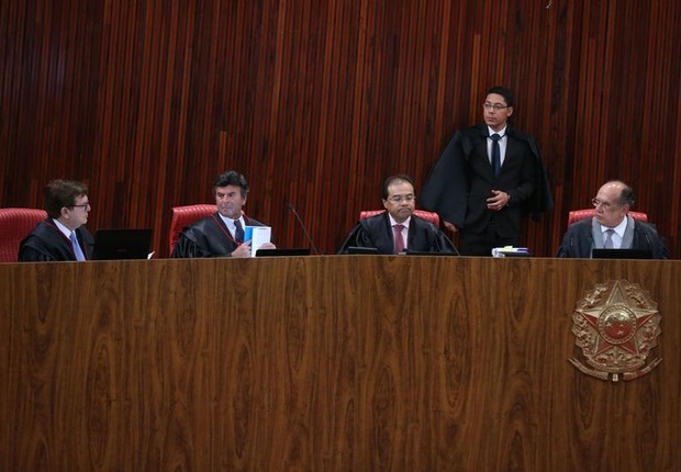 O Tribunal Superior Eleitoral (TSE) retoma o julgamento da ação em que o PSDB pede a cassação da chapa Dilma-Temer, vencedora das eleições presidenciais de 2014 (Foto: Fabio Rodrigues Pozzebom/Agência Brasil)