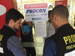Agência bancária é autuada por demora em atendimento Agência bancária é autuada por demora em atendimento