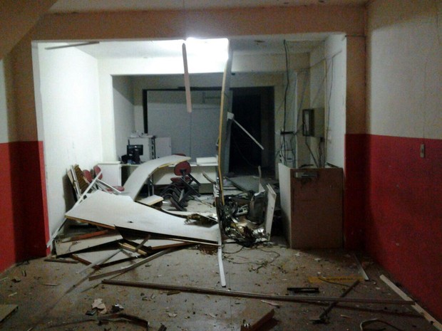 Explosão de caixa eletrônico em Jataúba (Foto: Divulgação/ Polícia Militar)