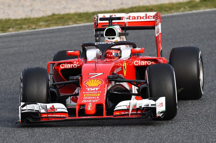 Kimi Raikkonen Pré-temporada 2016 F1 Circuito da Catalunha Proteção de cabeça (Foto: GloboEsporte.com)