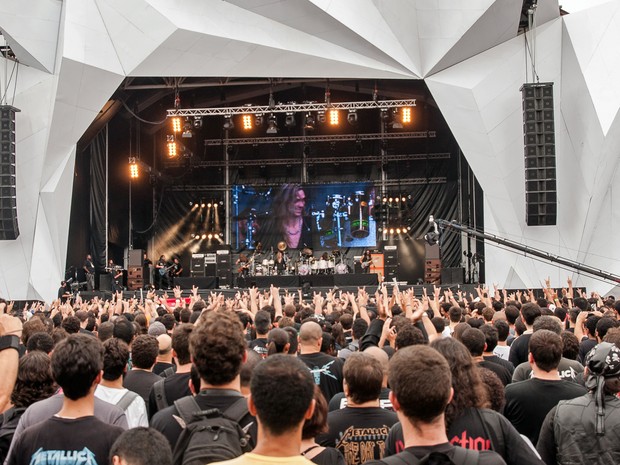 Público durante show do Almah e Hibria nesta quinta (19) (Foto: Luciano Oliveira/G1)