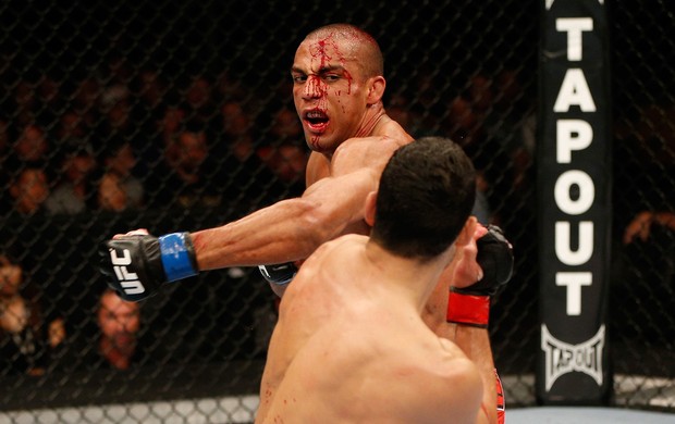 UFC Sacramento Danny Castillo x Edson Barboza (Foto: Getty Images)
