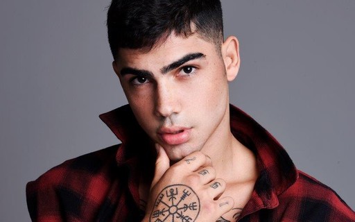 Ex Affair De Anitta Protagoniza Beijo Gay Em Reality Show Quem Quem News