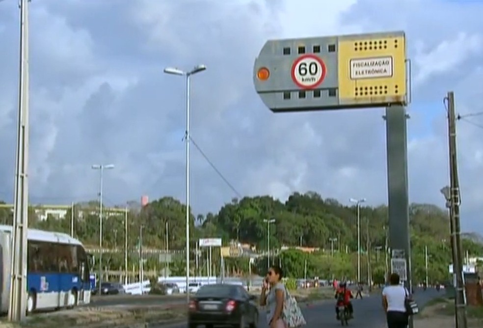 Algumas lombadas s&atilde;o desligadas durante o per&iacute;odo junino (Foto: Reprodu&ccedil;&atilde;o/TV Globo)