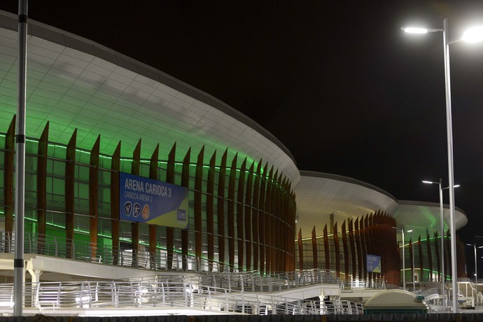 Arenas Cariocas 1 iluminado verde e amarelo 100 dias para as olimpíadas (Foto: J. P. ENGELBRECHT/Prefeitura do Rio)