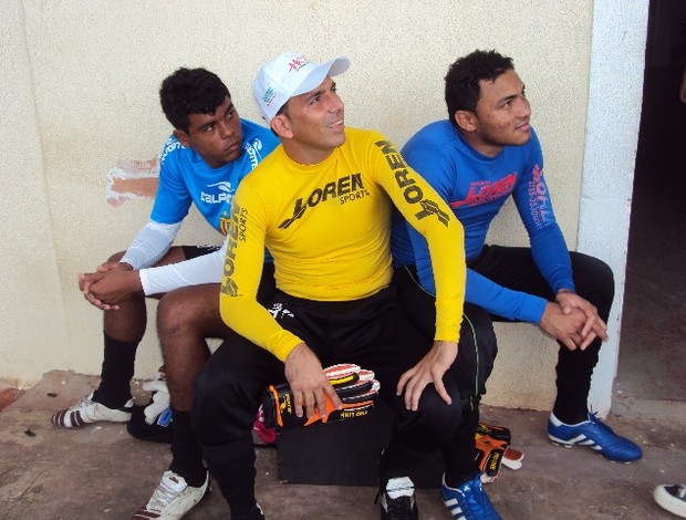 Goleiros do Sampaio, Rodrigo Ramos no meio, Jean a sua direita e Deivid (Foto: Afonso Diniz/Globoesporte.com)
