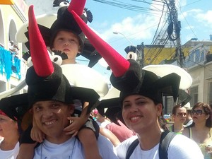 Familias fazem sátiras contemporâneas no Galo (Foto: Danielle Carvalho/G1)