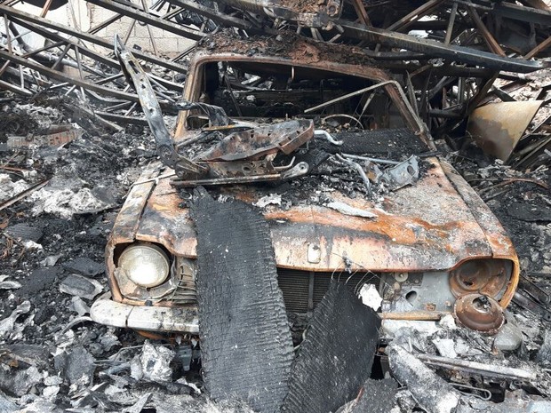 Incêndio destruiu loja de autopeças no Centro de Campinas (Foto: Roberta Steganha/G1)
