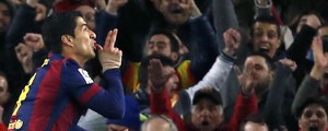 Suárez decide, Barcelona vence o Real Madrid e abre vantagem (Reuters/Paul Hanna)