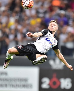 Finalista do prêmio Puskas, Marlone lamenta acidente com a Chapecoense