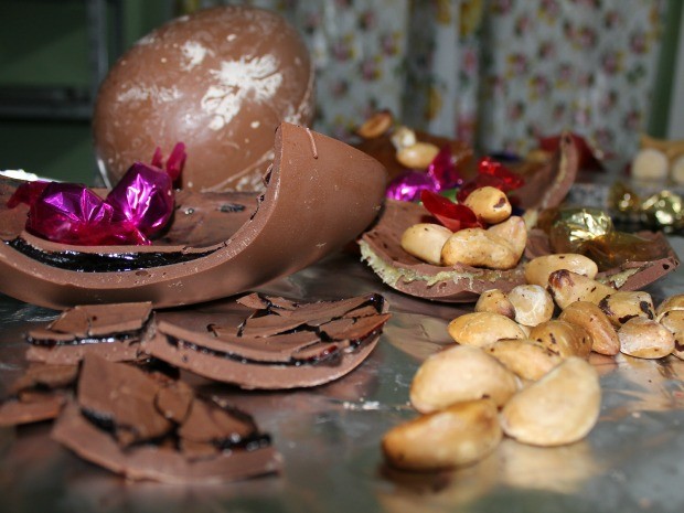 Chocolates caseiros com recheio de açaí, castanha-do-pará e cupuaçu (Foto: Ivanete Damasceno / G1)