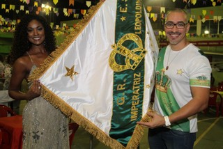 Cris Vianna e o carnavalesco Cahe Rodrigues (Foto: Anderson Borde / AgNews)