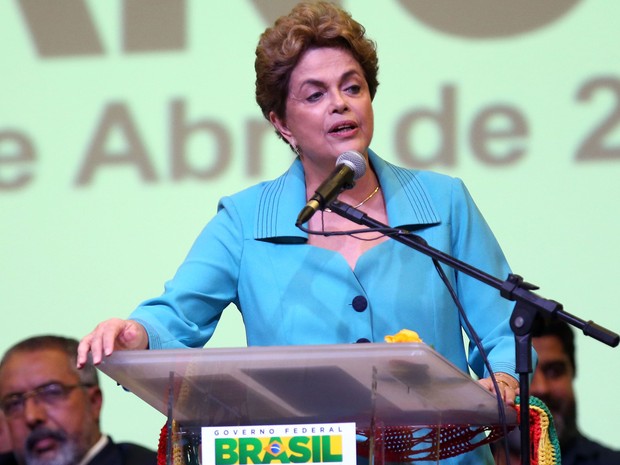 Dilma discursa durante a Conferência Nacional de Direitos Humanos, nesta quarta (27) em Brasília (Foto: Valter Campanato/Agência Brasil) Dilma discursa durante a Conferência Nacional de Direitos Humanos, nesta quarta (27) em Brasília (Foto: Valter Campanato/Agência Brasil)