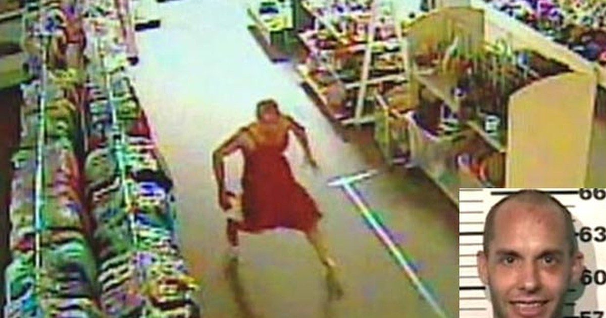 G Homem Nu Invade Loja Nos Eua E Coloca Vestido E Sapatos De Salto