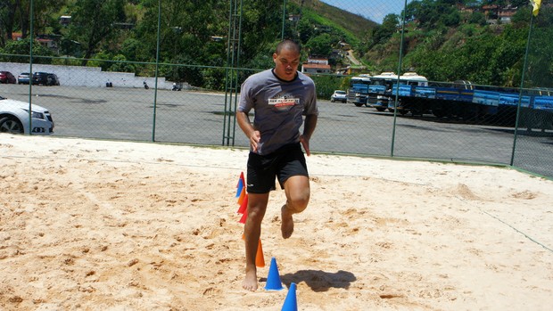 Meia Lopes Tigrão, ex-Palmeiras, treina para voltar a jogar em 2014 (Foto: Arquivo Pessoal / Wellington Lopes)