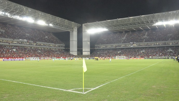 Goiás e Flamengo na Arena Pantanal (Foto: Robson Boamorte)