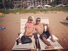 Prestes a enfrentar uma tempestade, Paris Hilton posa na praia