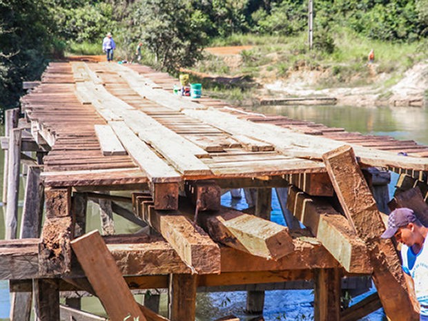 Ponte tem 100 metros de comprimento e é de madeira (Foto: Prefeitura/Sorriso)