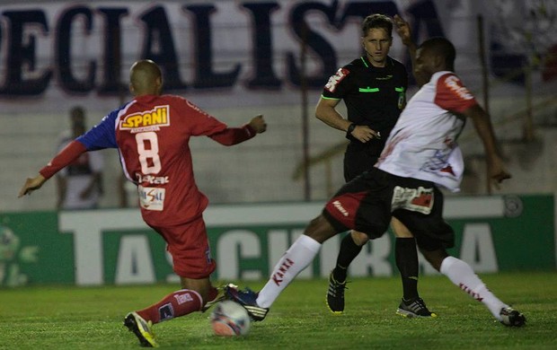 Renato Peixe Guaratinguetá x Oeste (Foto: Fábio Rubinato/ AGF)