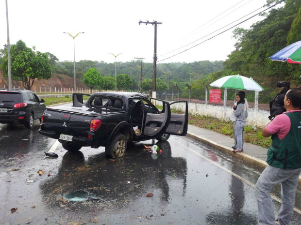 G1 Neste domingo dois veículos capotam em avenidas de Manaus