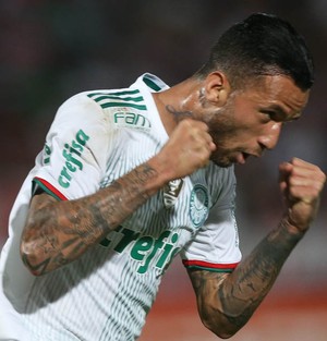  Leandro Pereira saiu do banco de reservas para marcar e diz: 